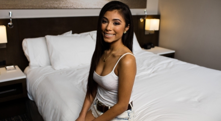 Girlsdoporn – 19 years old brunette