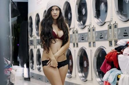 Pervs On Patrol - Annika Eve Latina Gets Facial In Laundromat